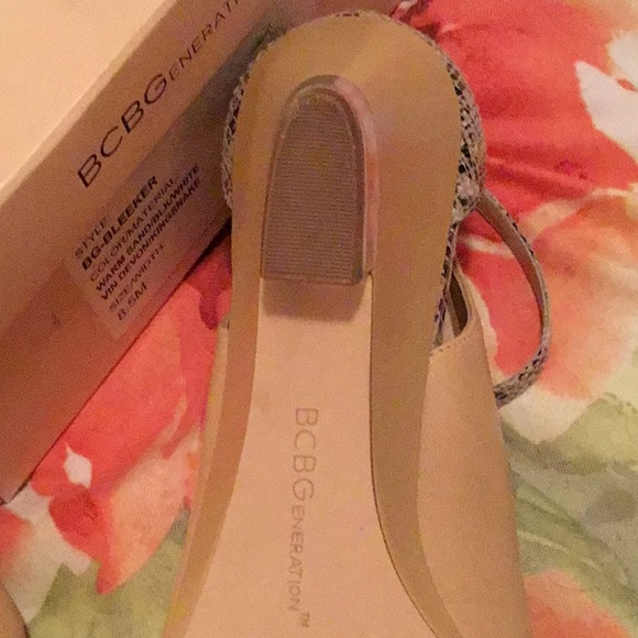 BCBG Wedge with Devon/Kingsnake on ankle strap - Picture 4 of 4